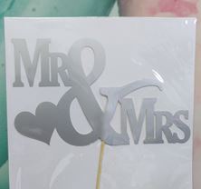 Picture of SILVER MR & MRS CAKE STOPPER 12 X 20CM